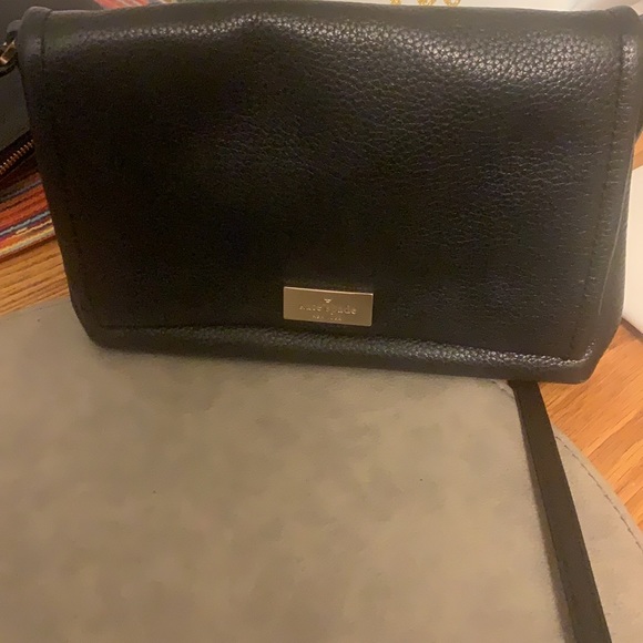 Kate spade black over the shoulder pocketbook - Picture 3 of 3